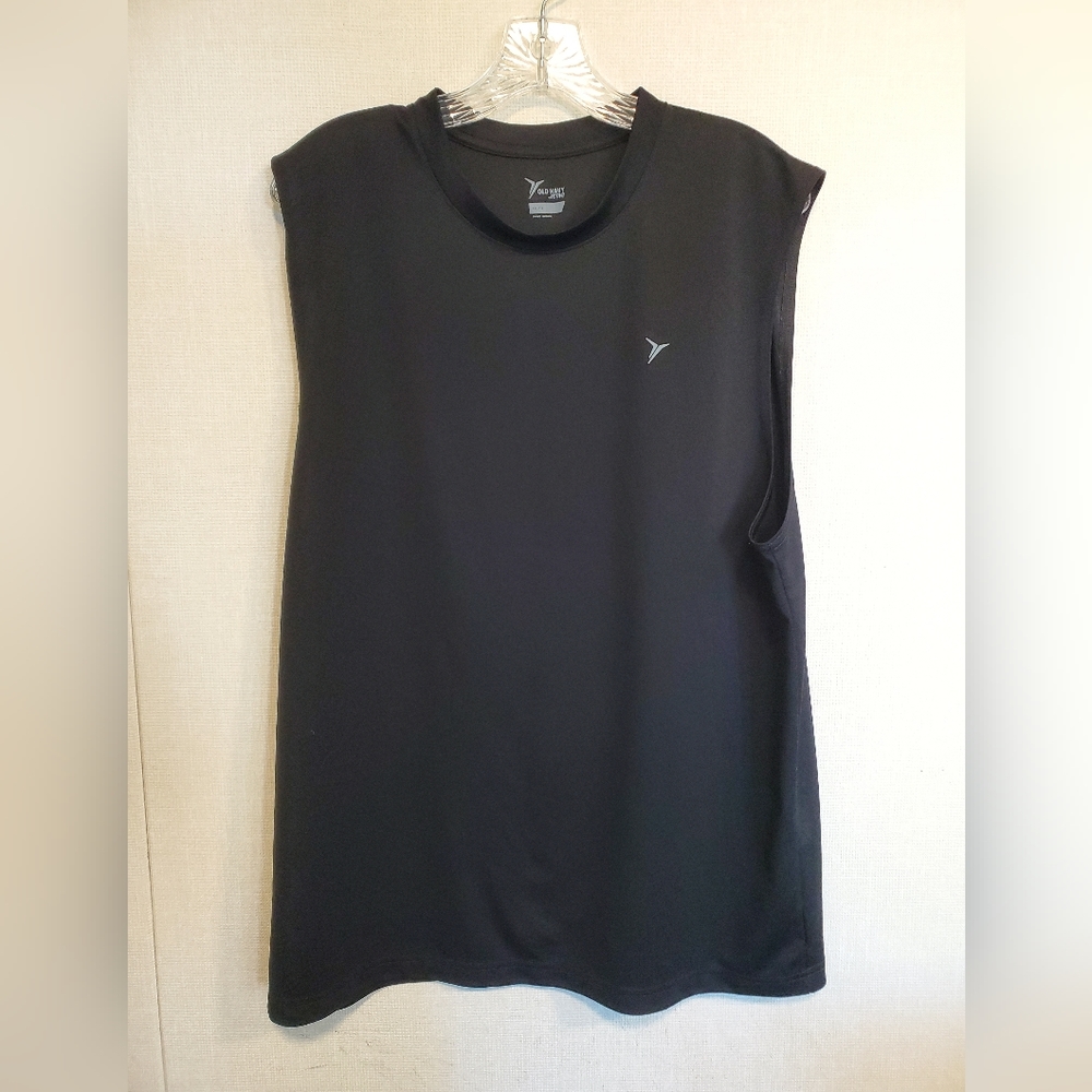 Men's Old Navy Active Sleeveless shirts.‎ SET OF 2.